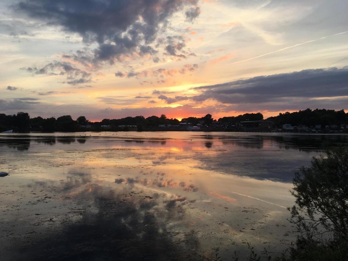 Fable Lodge Tattershall Lakes - Luxury Lakeside Lodge With Hot Tub Esterno foto
