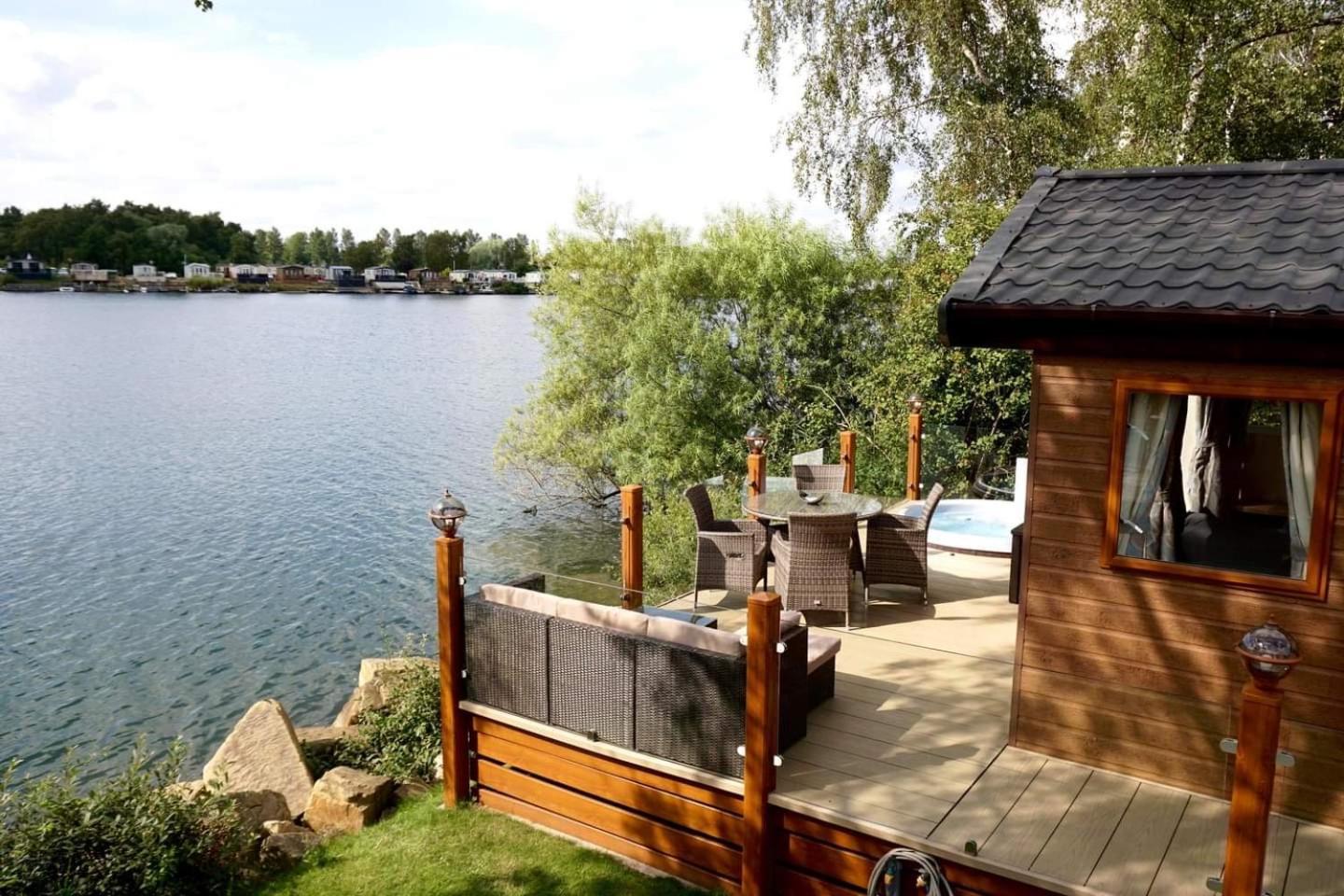 Fable Lodge Tattershall Lakes - Luxury Lakeside Lodge With Hot Tub Esterno foto