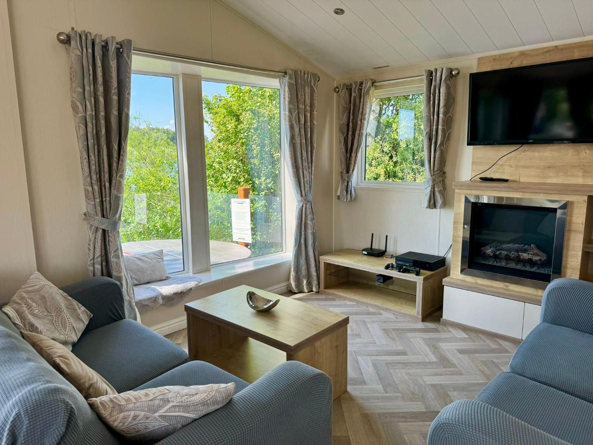Fable Lodge Tattershall Lakes - Luxury Lakeside Lodge With Hot Tub Esterno foto