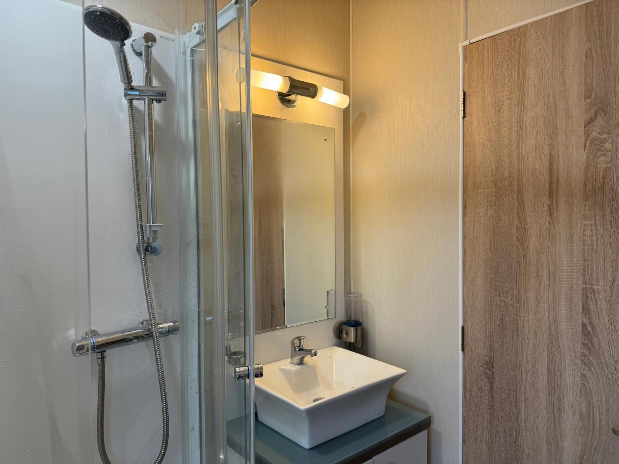 Fable Lodge Tattershall Lakes - Luxury Lakeside Lodge With Hot Tub Esterno foto