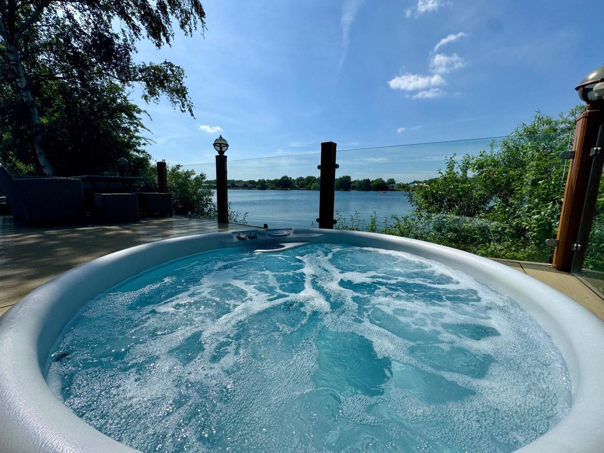 Fable Lodge Tattershall Lakes - Luxury Lakeside Lodge With Hot Tub Esterno foto